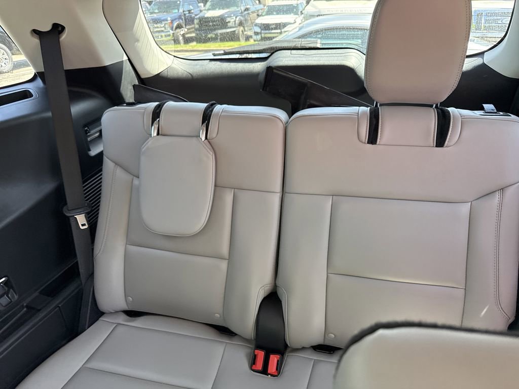 Used 2025 Ford Explorer Active w/ Active Comfort Package AWD/4WD image 14