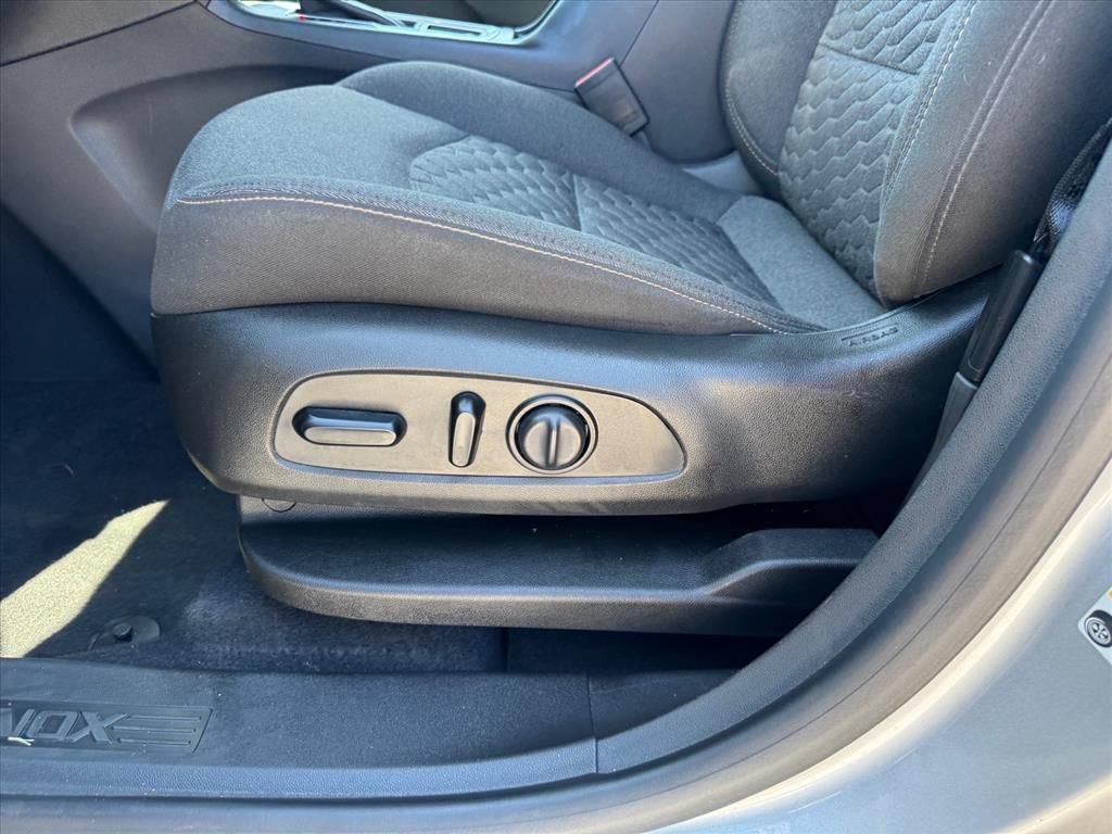 Used 2021 Chevrolet Equinox LT FWD image 16
