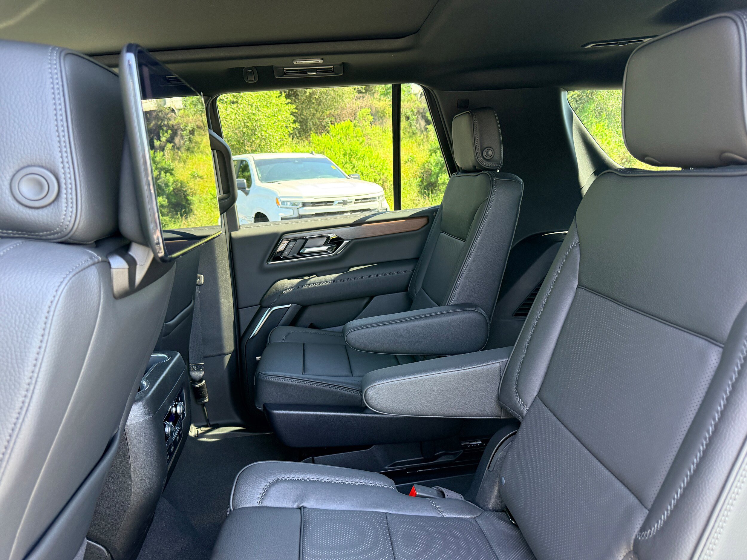 New 2026 GMC Yukon Denali w/ Denali Reserve Package AWD/4WD image 10