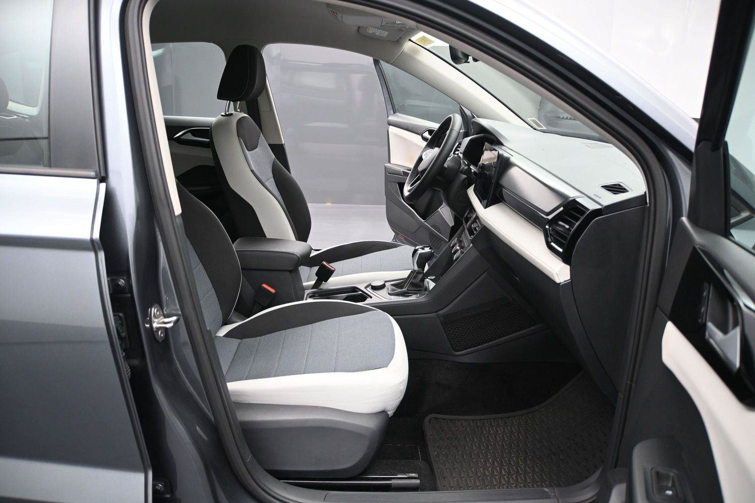 Certified 2025 Volkswagen Taos S AWD/4WD image 17
