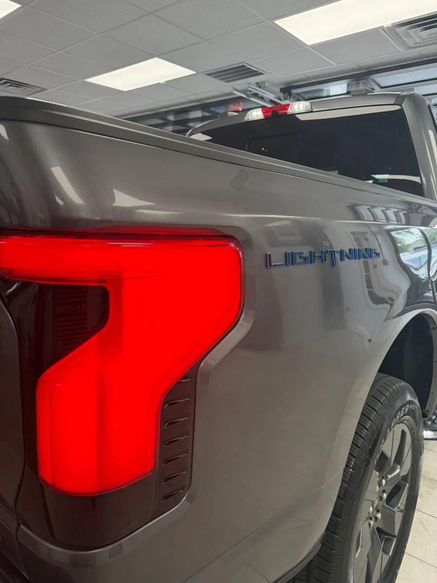 Used 2022 Ford F150 Lightning Lariat AWD/4WD image 32