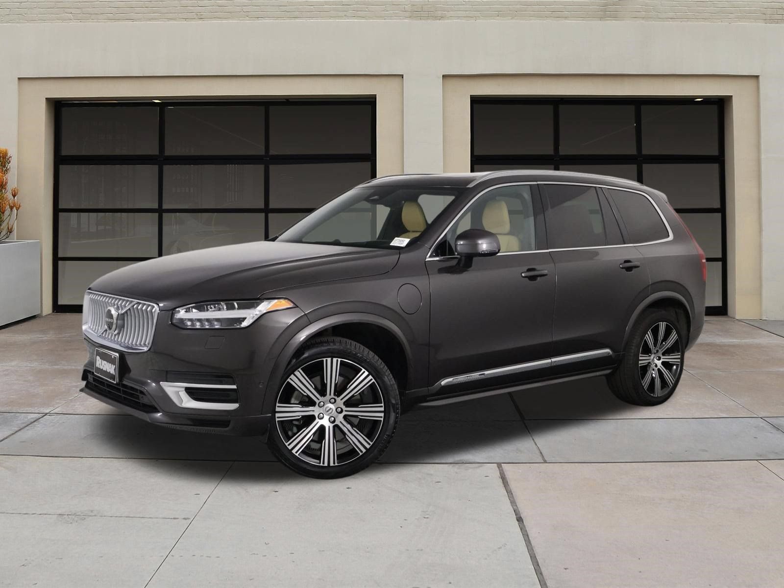 Used 2024 Volvo XC90 T8 Ultimate AWD/4WD image 3