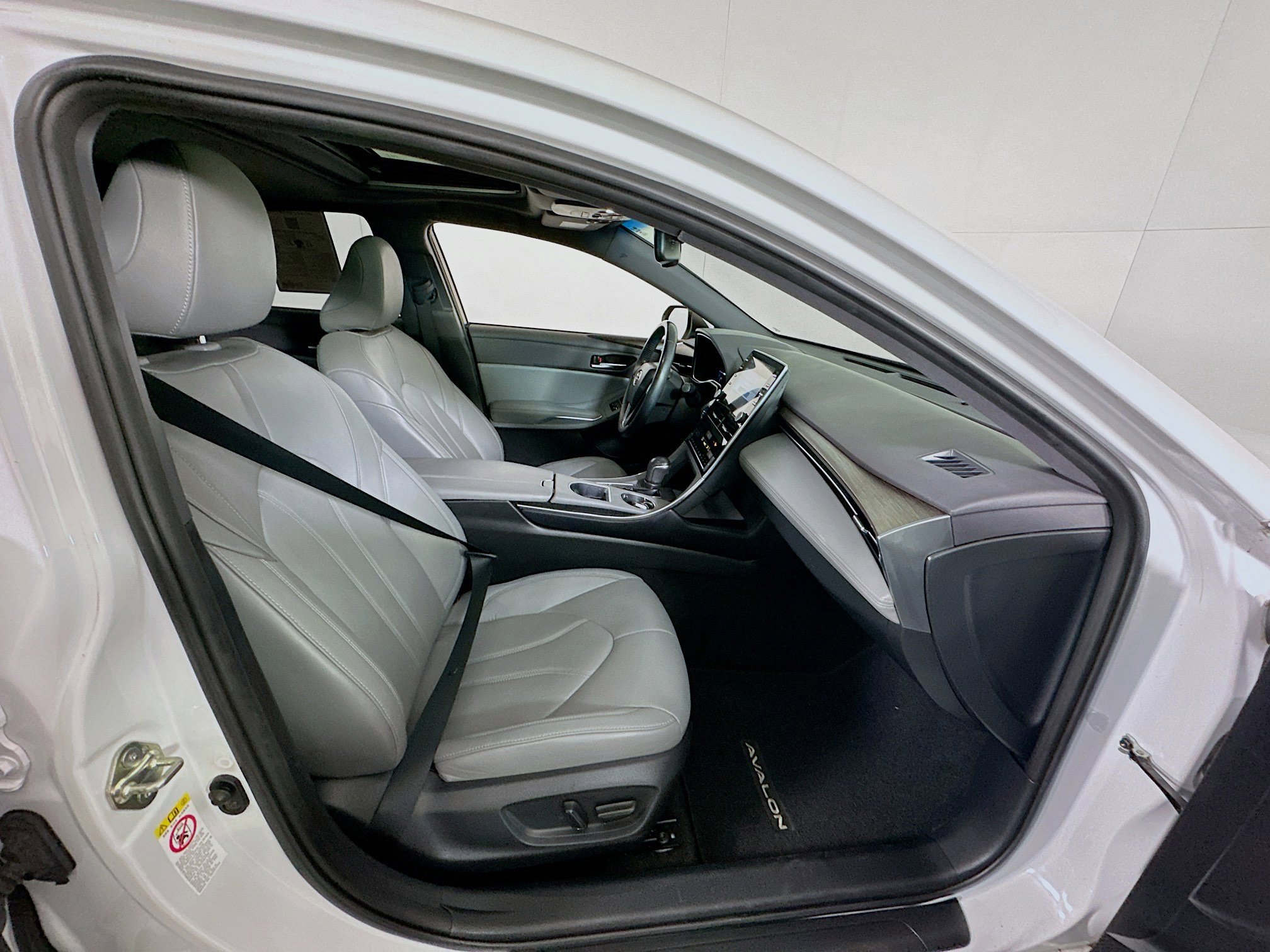 Used 2019 Toyota Avalon XLE w/ Moonroof Package FWD image 33