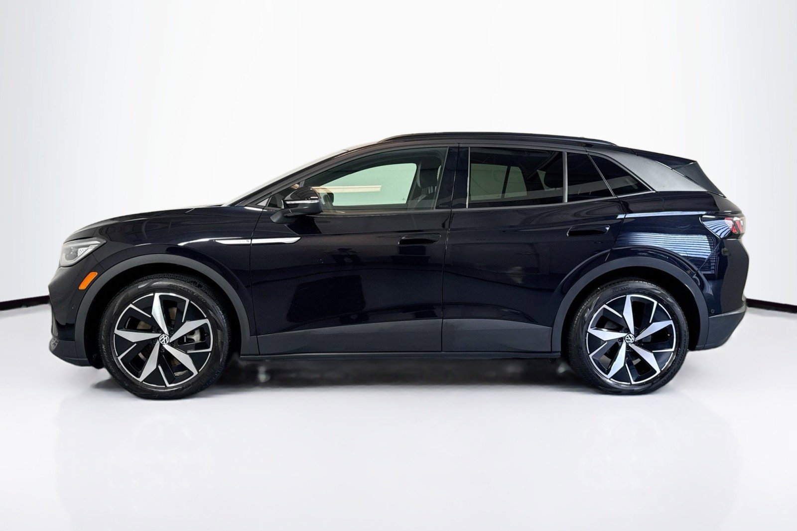 Used 2023 Volkswagen ID.4 S image 8