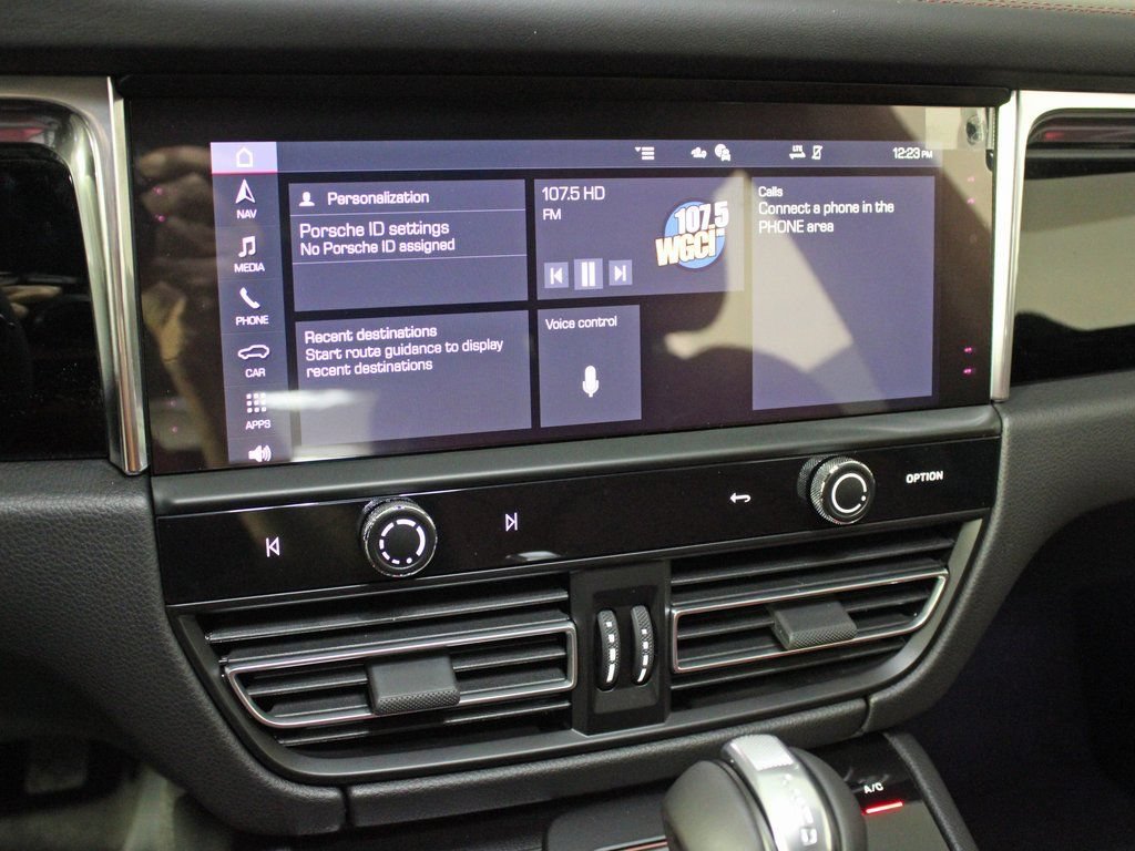 Certified 2026 Porsche Macan AWD/4WD image 26