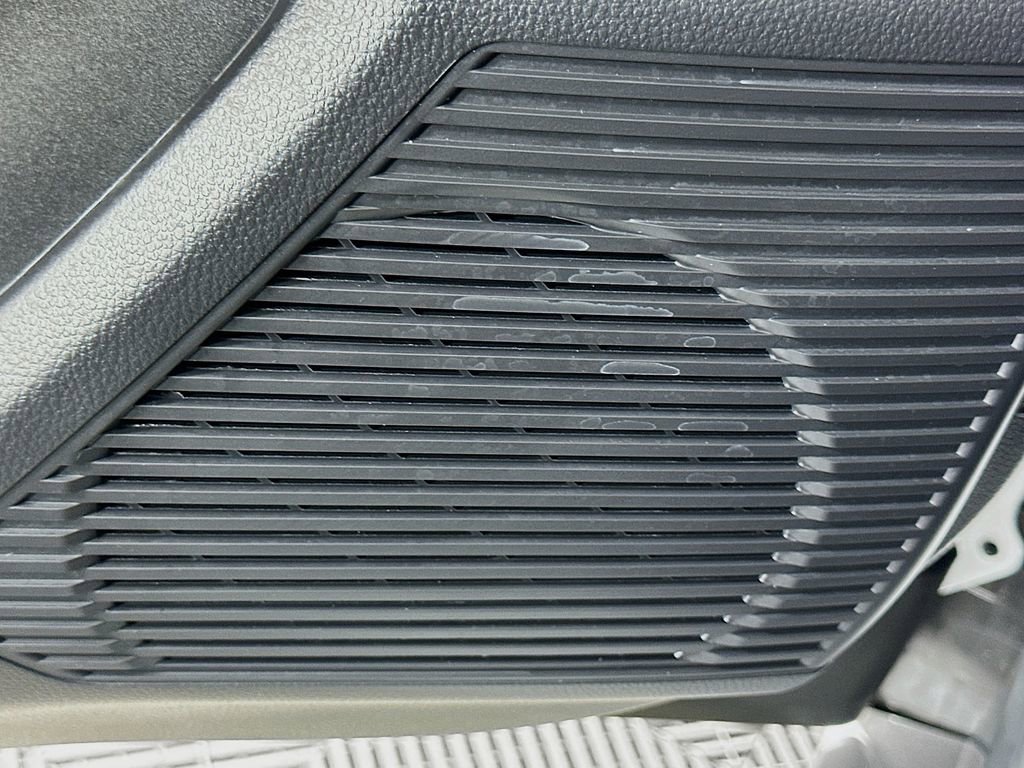 Used 2025 Toyota Prius XSE image 19