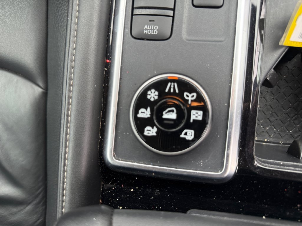 Used 2025 Nissan Pathfinder SL AWD/4WD image 46