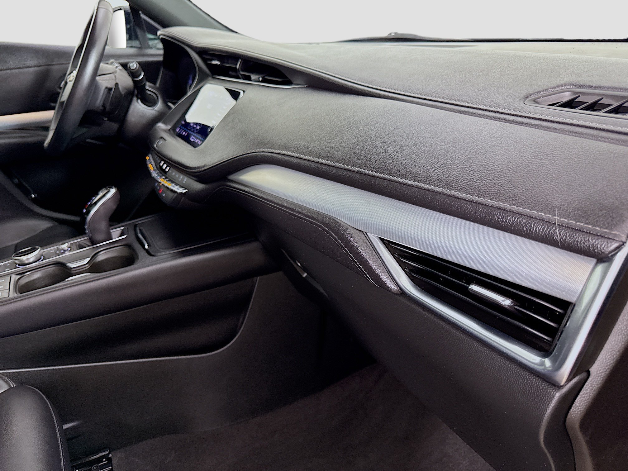 Used 2022 Cadillac XT4 Premium Luxury w/ Enhanced Visibility Package FWD image 30