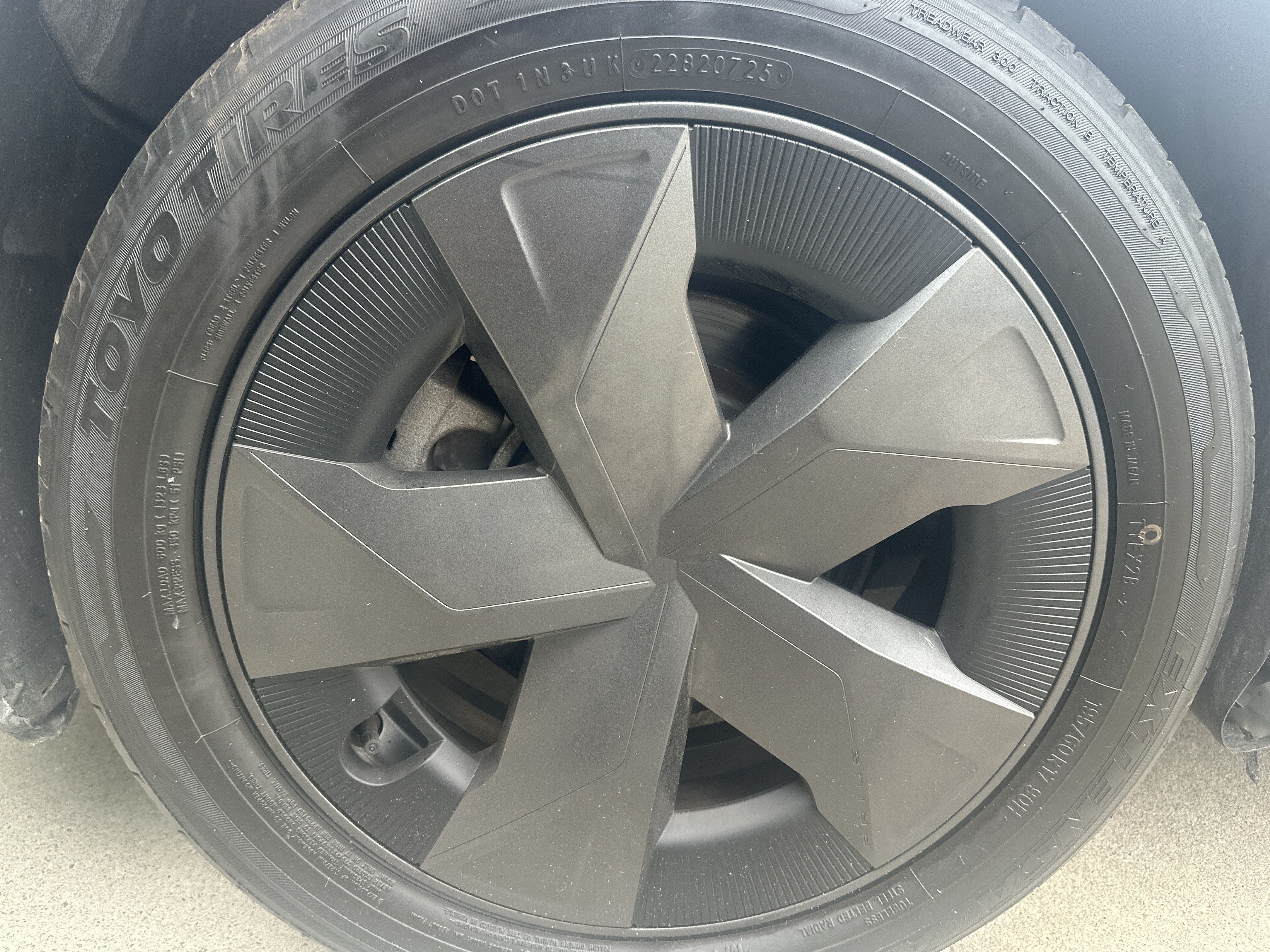 Used 2025 Toyota Prius LE FWD image 33