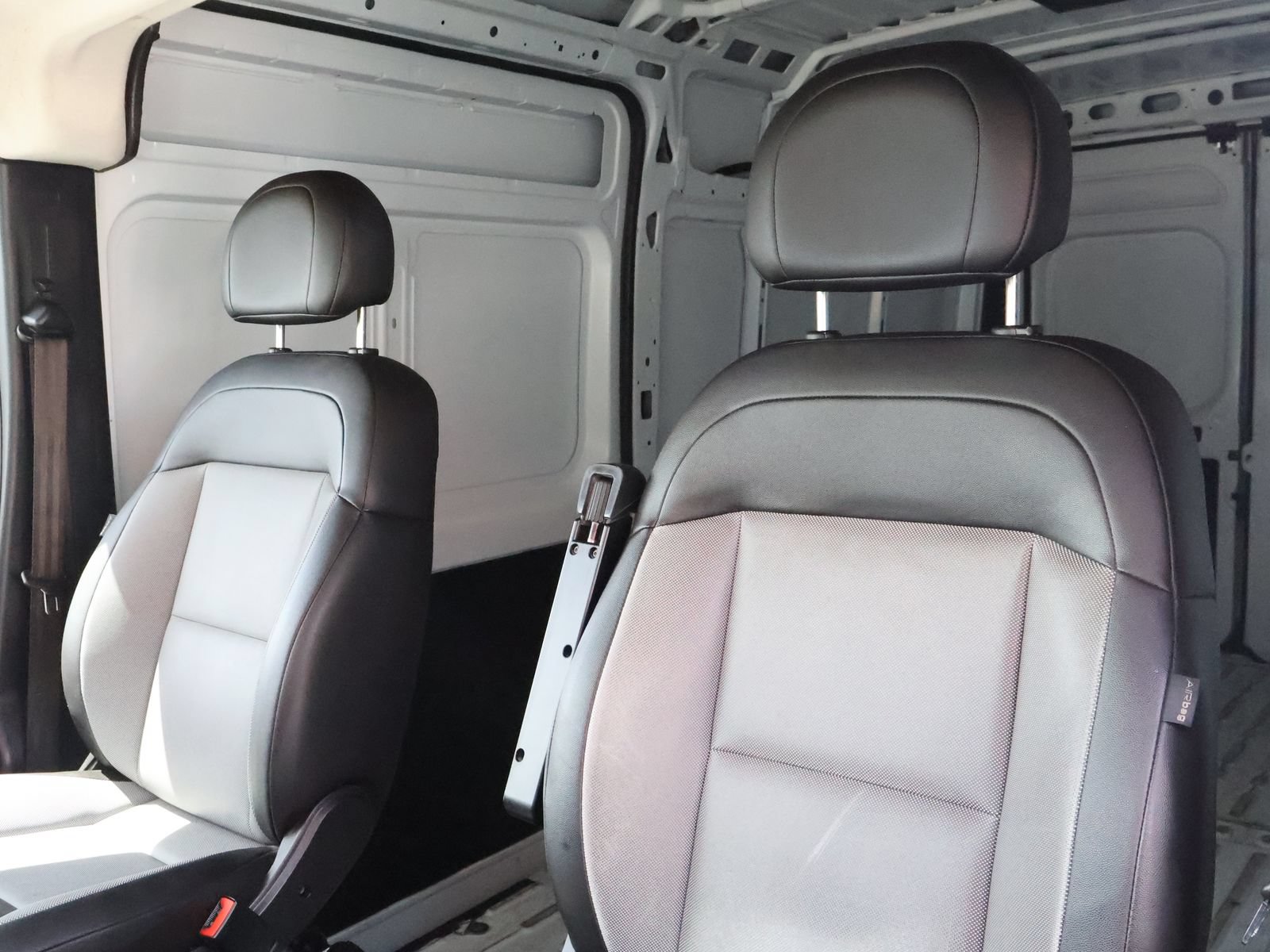 Used 2025 RAM ProMaster 2500 w/ Convenience Group FWD image 39