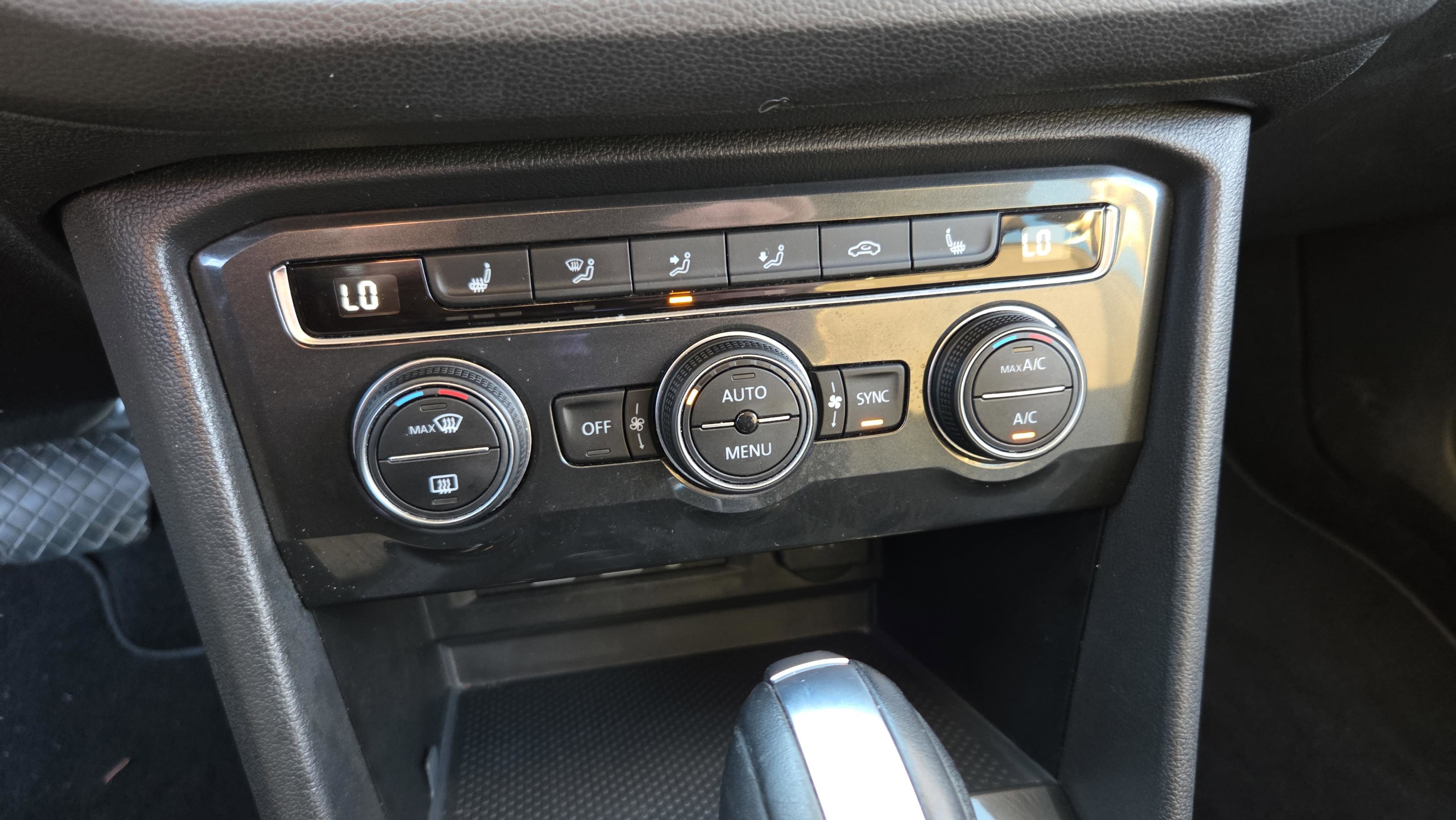 Used 2019 Volkswagen Tiguan S image 25