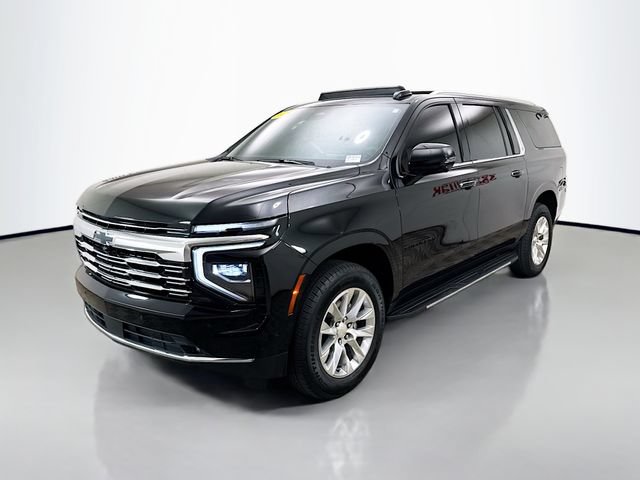 Used 2025 Chevrolet Suburban Premier AWD/4WD image 3
