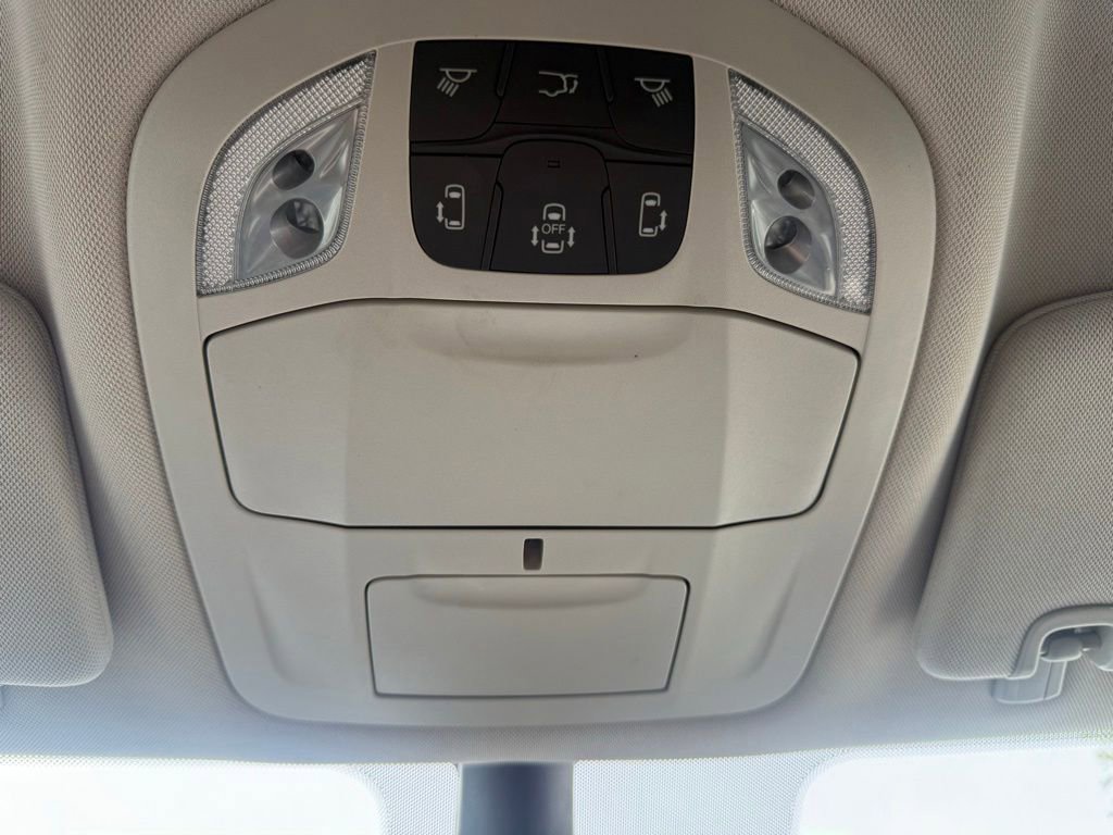 Used 2023 Chrysler Pacifica Touring-L FWD image 29