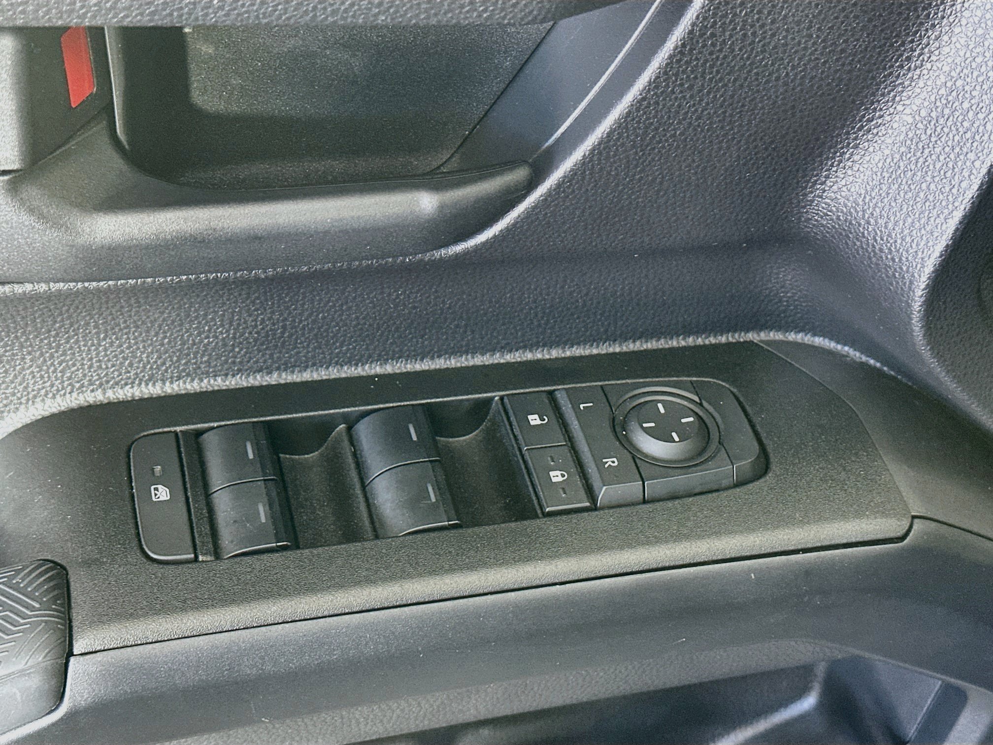 Used 2025 Toyota 4Runner SR5 AWD/4WD image 15