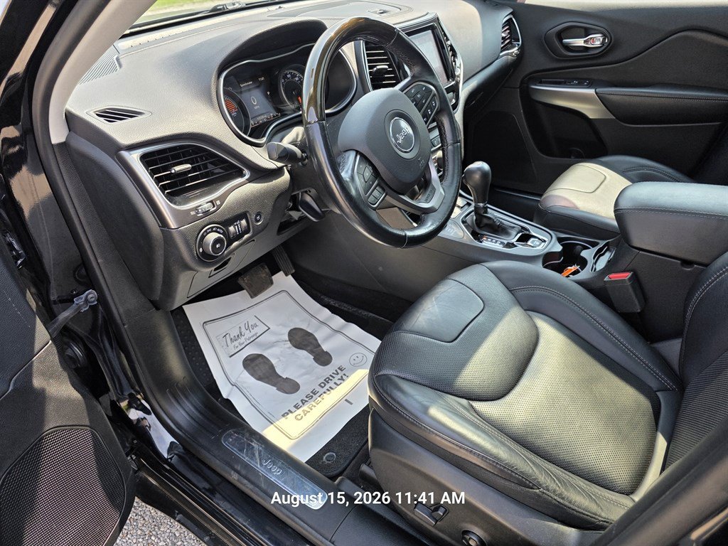 Used 2019 Jeep Cherokee Overland w/ Technology Group AWD/4WD image 11