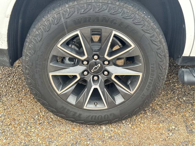 Used 2024 Chevrolet Tahoe Z71 w/ Luxury Package AWD/4WD image 5