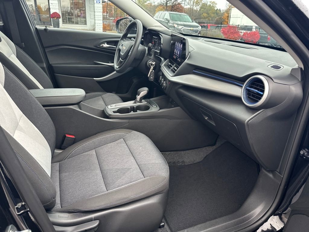Certified 2024 Chevrolet Trax LS w/ Driver Confidence Package image 25