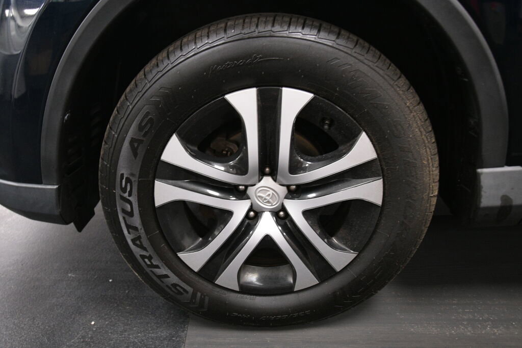 Used 2017 Toyota RAV4 LE w/ All Weather Liner Package FWD image 31