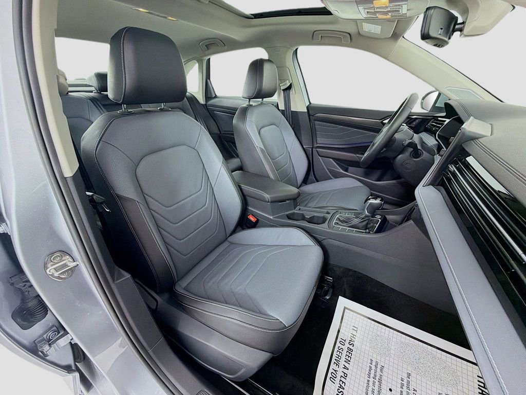 Used 2025 Volkswagen Jetta SEL image 30