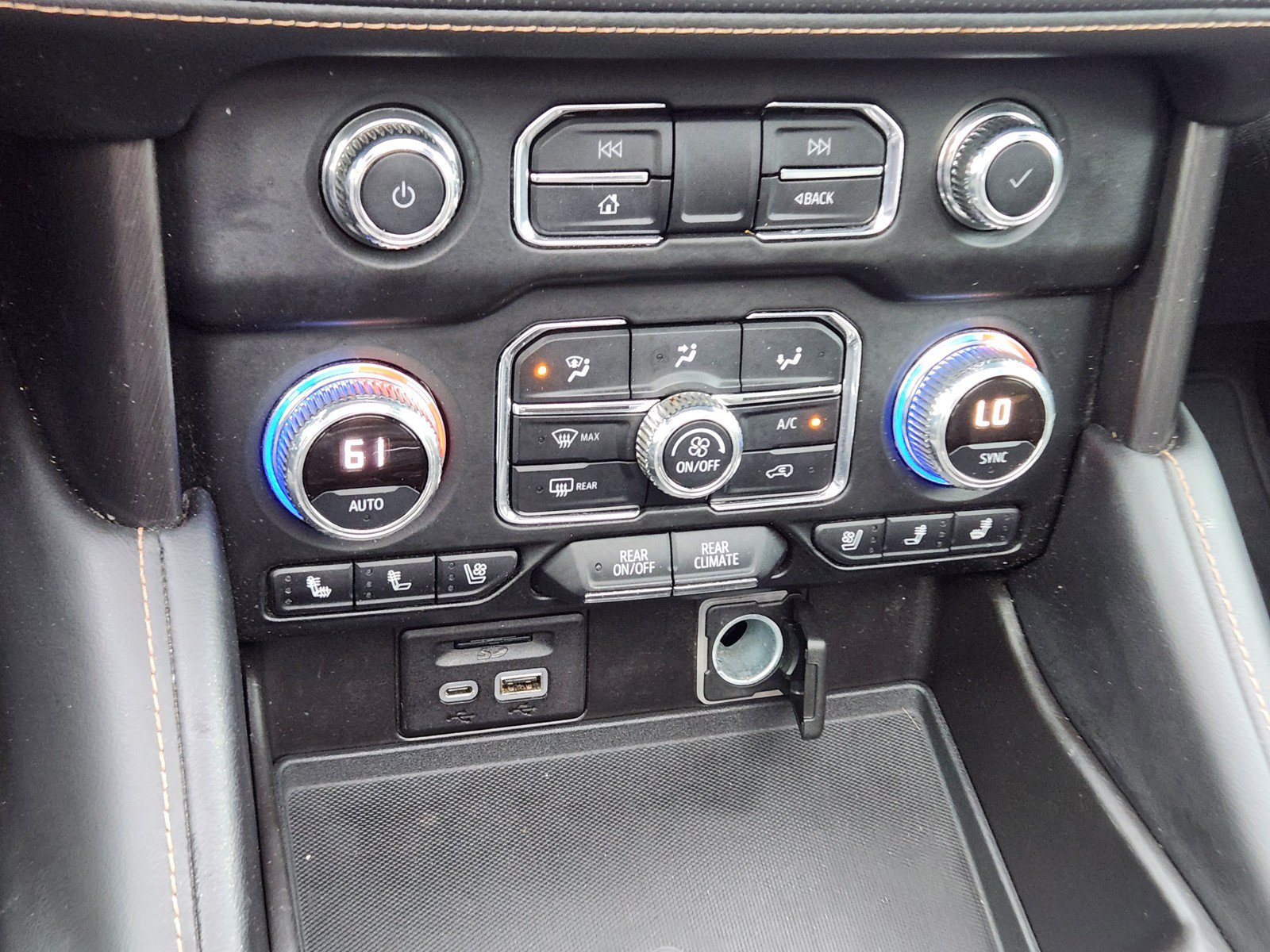 Used 2021 GMC Yukon AT4 w/ AT4 Premium Plus Package AWD/4WD image 17