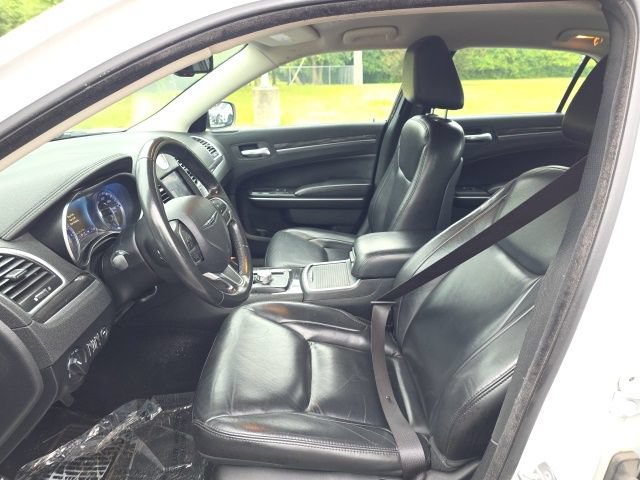 Used 2019 Chrysler 300 Touring w/ Quick Order Package 2EF RWD image 11