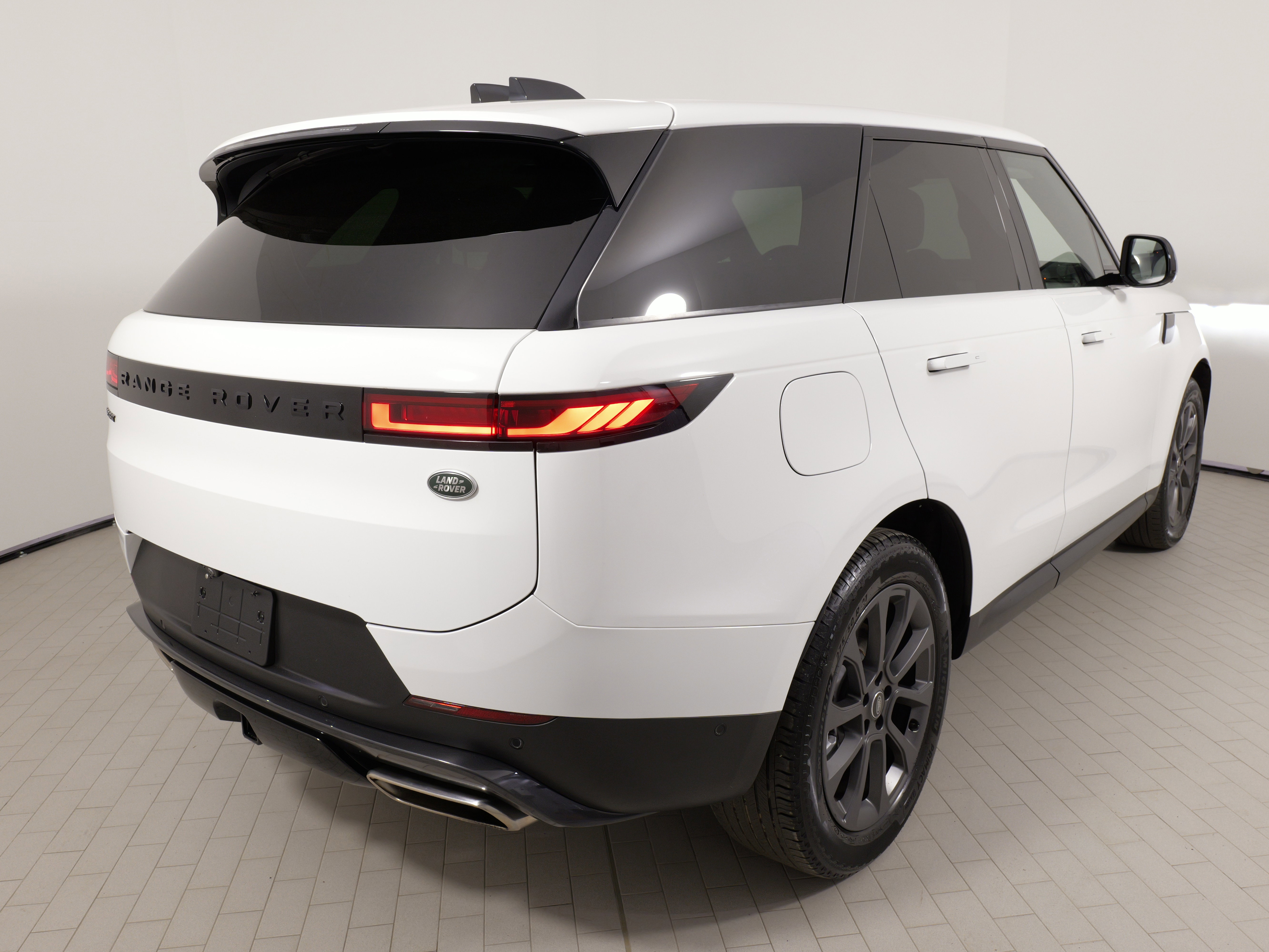 Used 2023 Land Rover Range Rover Sport SE image 12