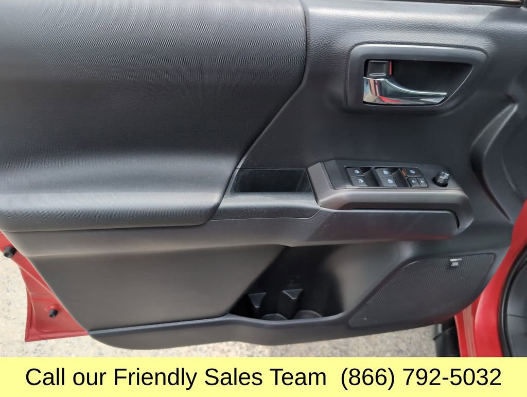 Certified 2022 Toyota Tacoma TRD Off-Road AWD/4WD image 13