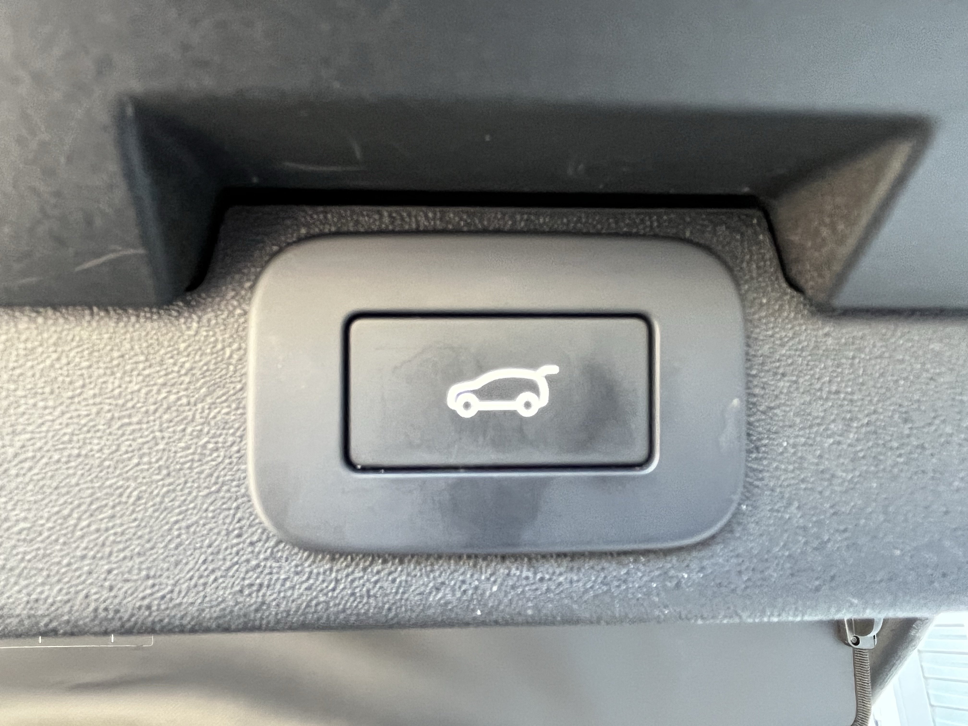 Used 2025 Land Rover Discovery Dynamic SE AWD/4WD image 39