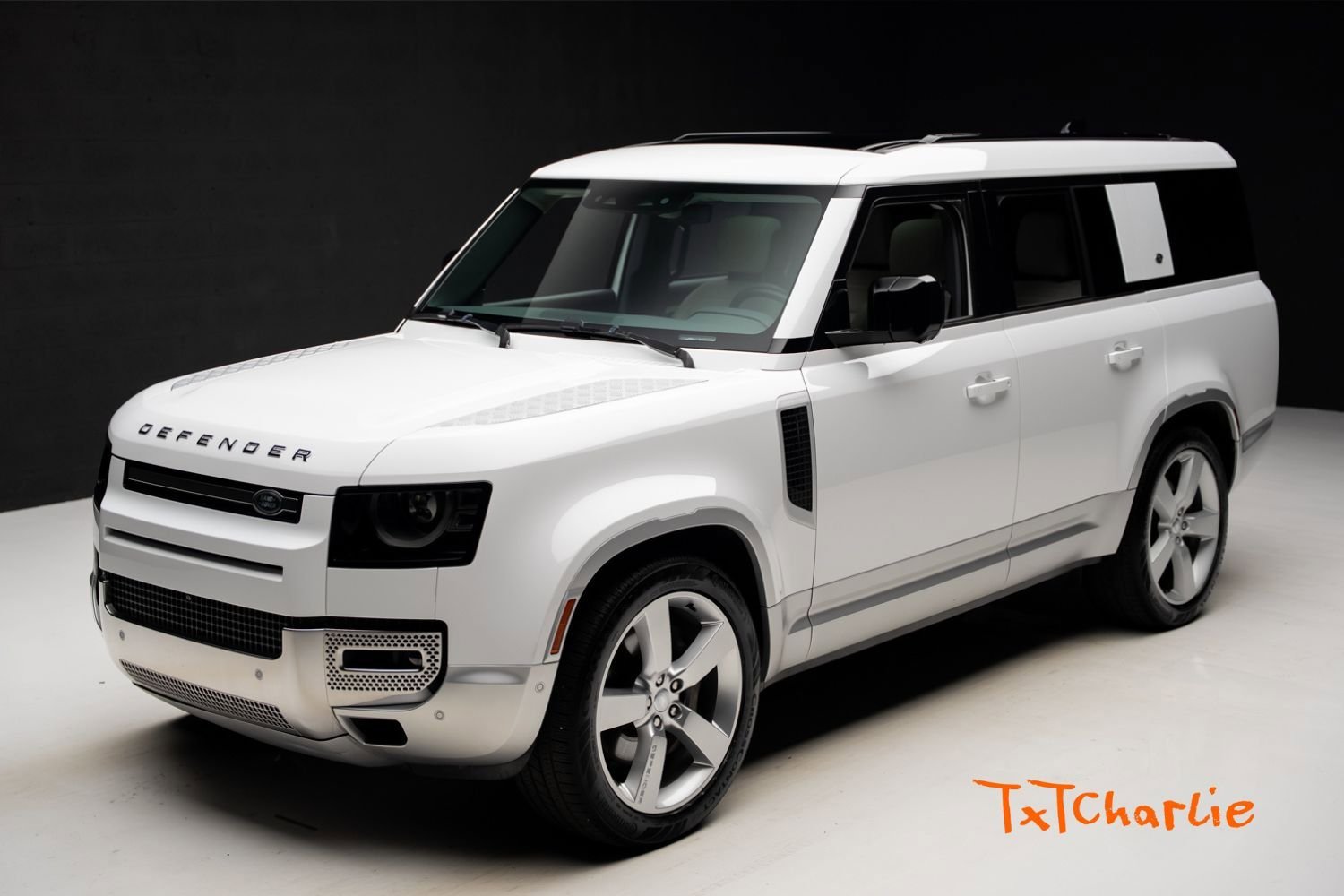 Used 2023 Land Rover Defender 130 First Edition image 1