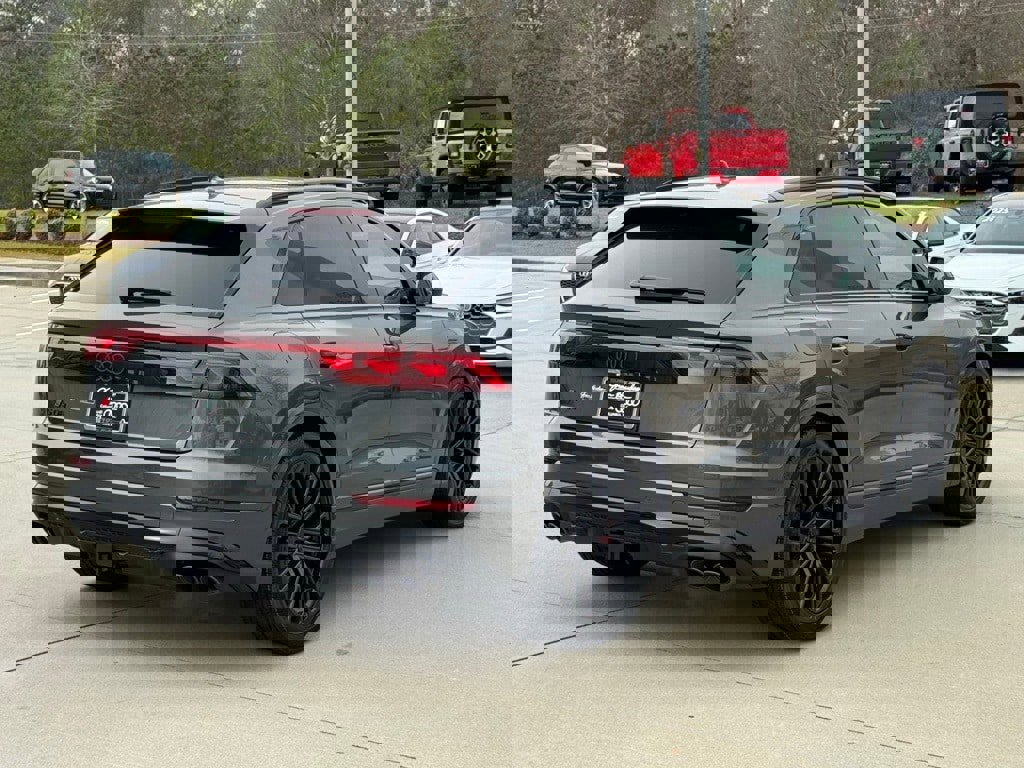 New 2026 Audi SQ8 Prestige image 13