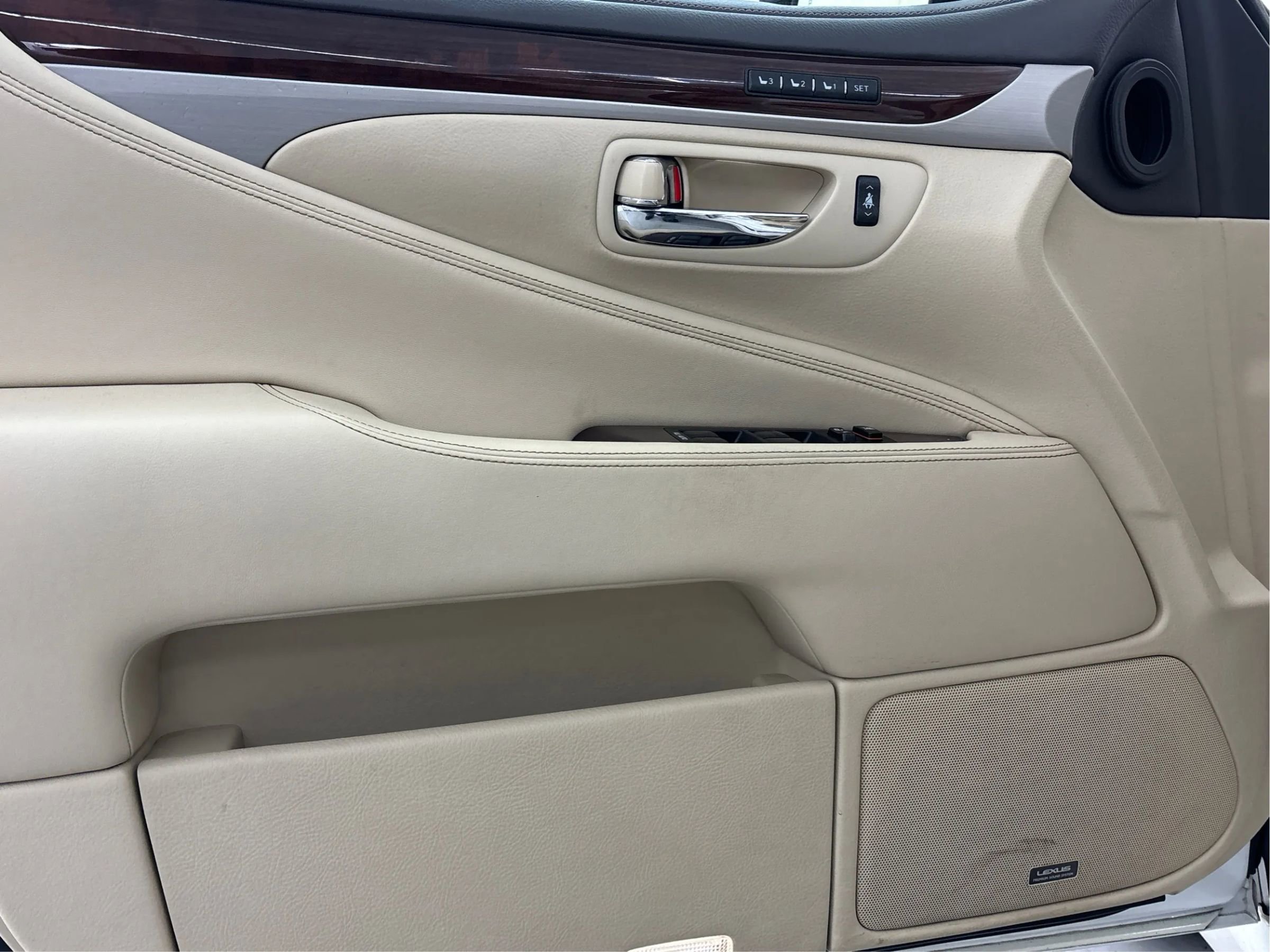 Used 2017 Lexus LS 460 AWD w/ Comfort Package image 23