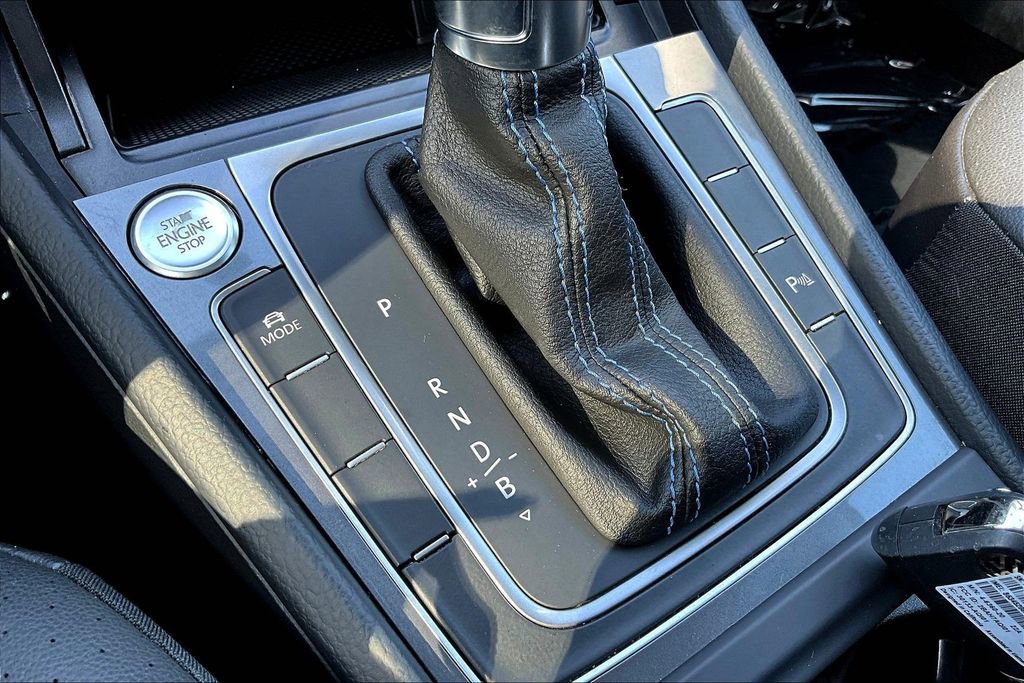 Used 2015 Volkswagen e-Golf SEL Premium FWD image 16