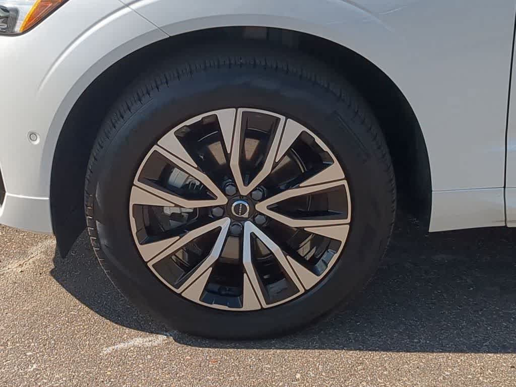 Certified 2024 Volvo XC60 B5 Plus AWD/4WD image 13