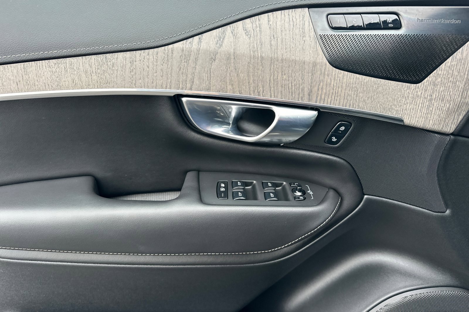 Certified 2023 Volvo XC90 T8 Ultimate image 15