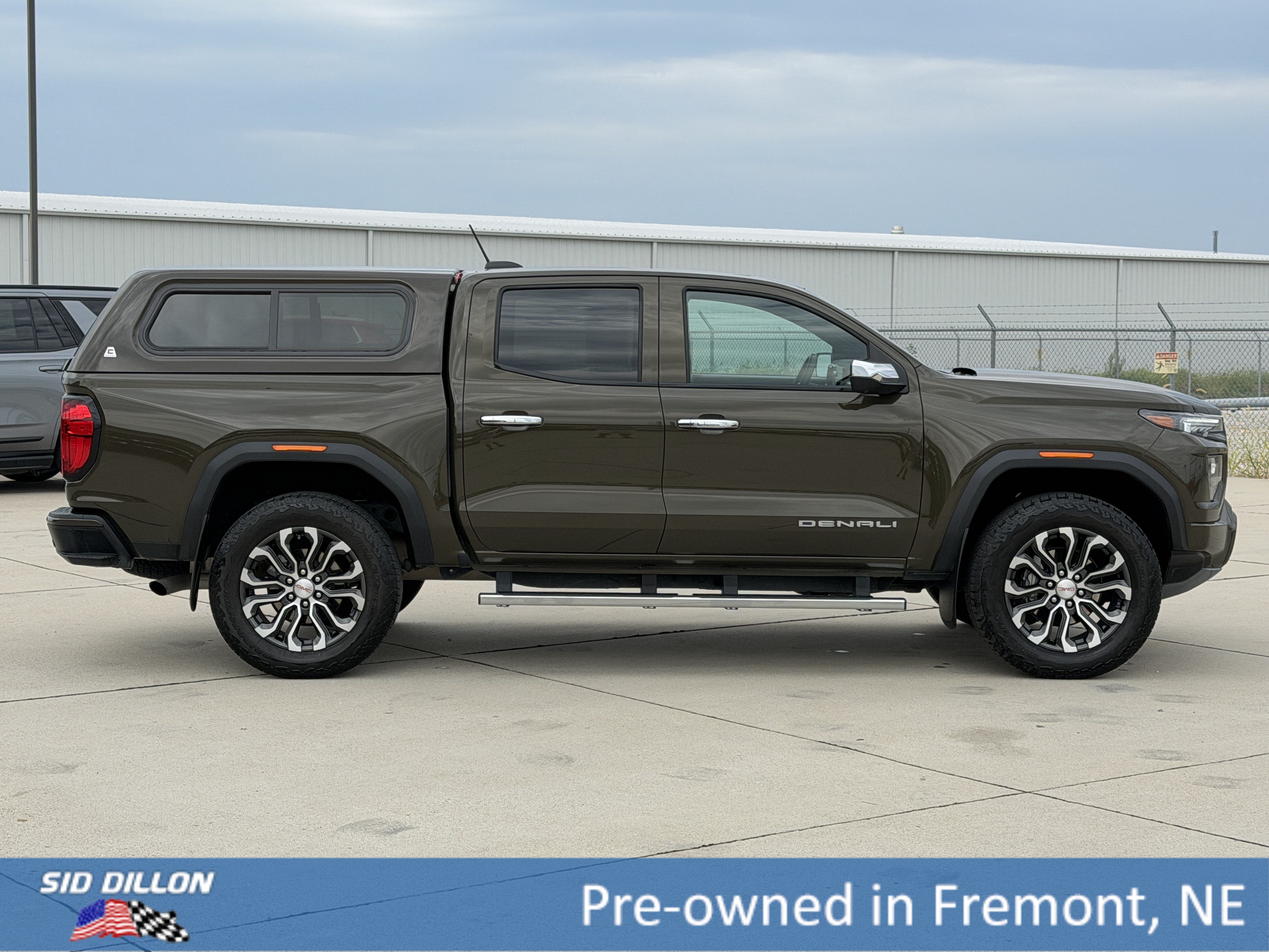 Certified 2025 GMC Canyon Denali AWD/4WD image 3