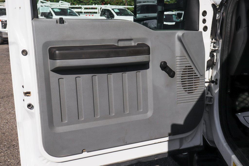 Used 2015 Ford F550 2WD Regular Cab Super Duty image 15
