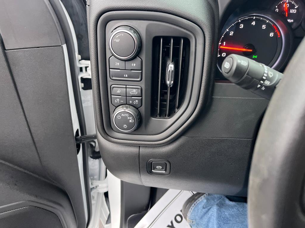 Used 2025 Chevrolet Silverado 2500 Custom w/ Custom Value Package image 12