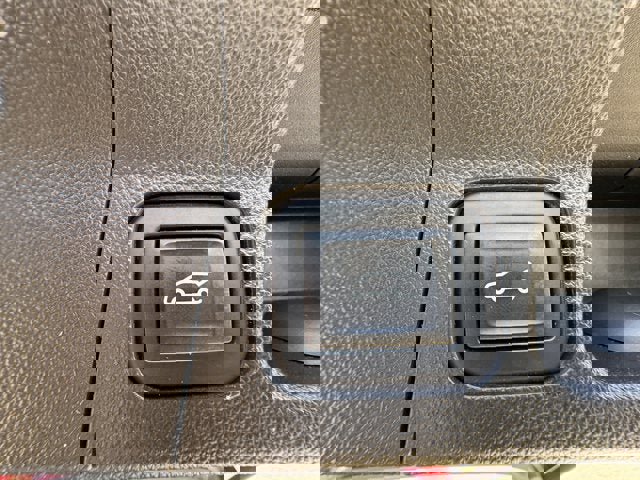 Used 2023 GMC Acadia SLE w/ Driver Convenience Package image 12