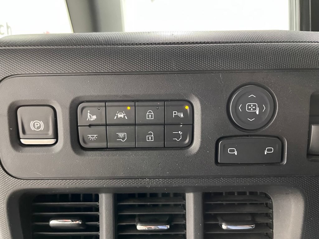 Used 2024 Chevrolet Brightdrop 400 w/ Commercial Equipment Package AWD/4WD image 17