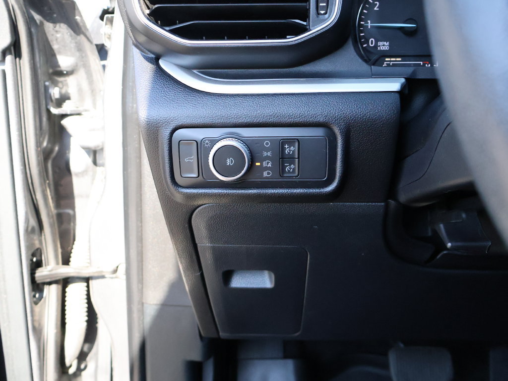 Used 2021 Ford Explorer XLT w/ Equipment Group 202A AWD/4WD image 32