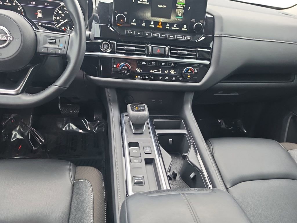 Used 2023 Nissan Pathfinder SL w/ Black Appearance Package image 11