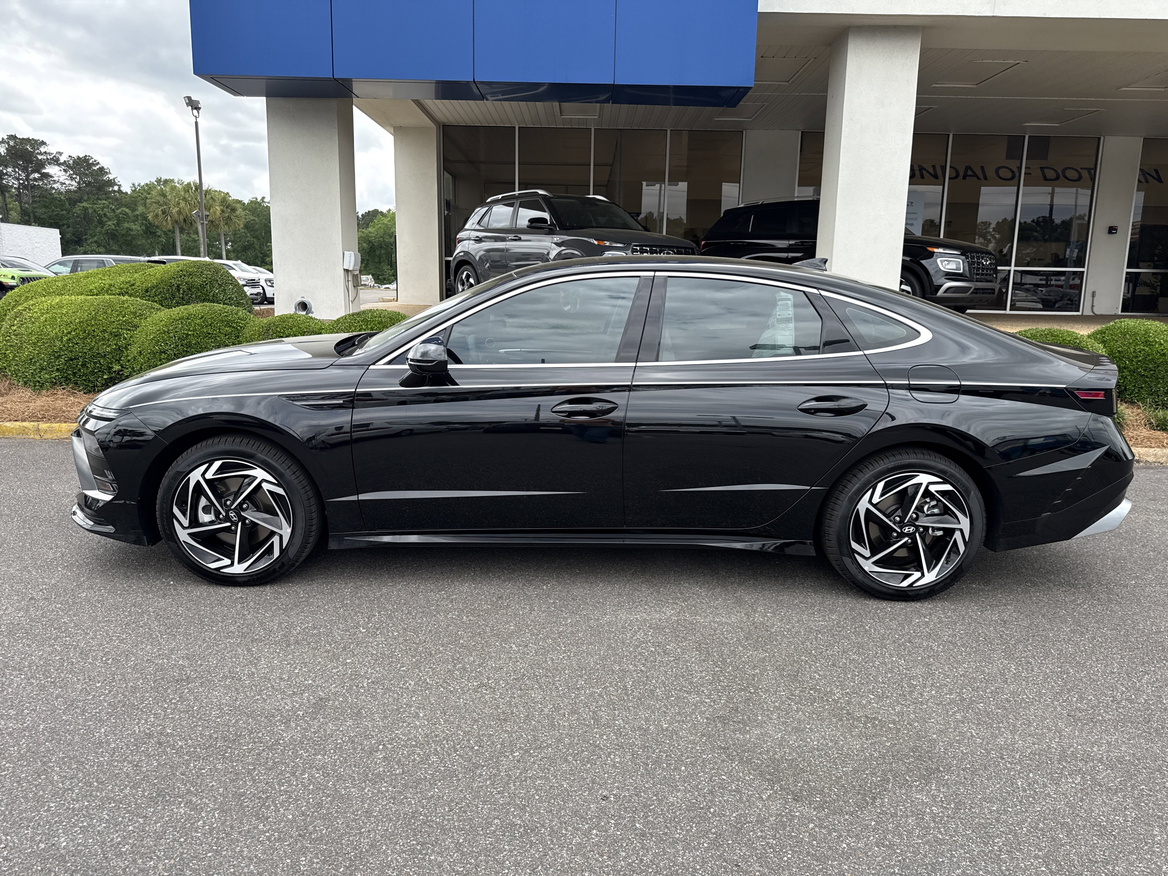 New 2026 Hyundai Sonata SEL FWD image 2