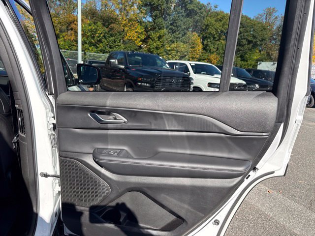 Used 2024 Jeep Grand Cherokee L Laredo AWD/4WD image 28