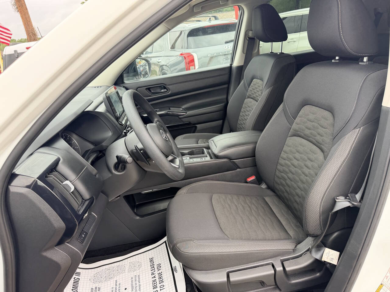 Used 2025 Nissan Pathfinder S FWD image 9