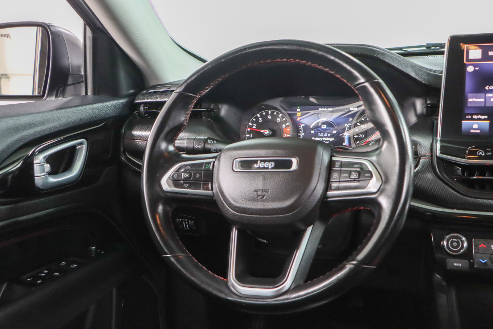 Used 2022 Jeep Compass Trailhawk w/ Trailhawk Convenience Group image 12