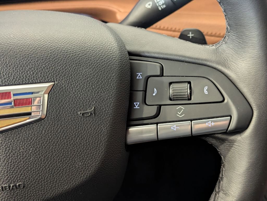 Used 2025 Cadillac XT4 Premium Luxury image 8