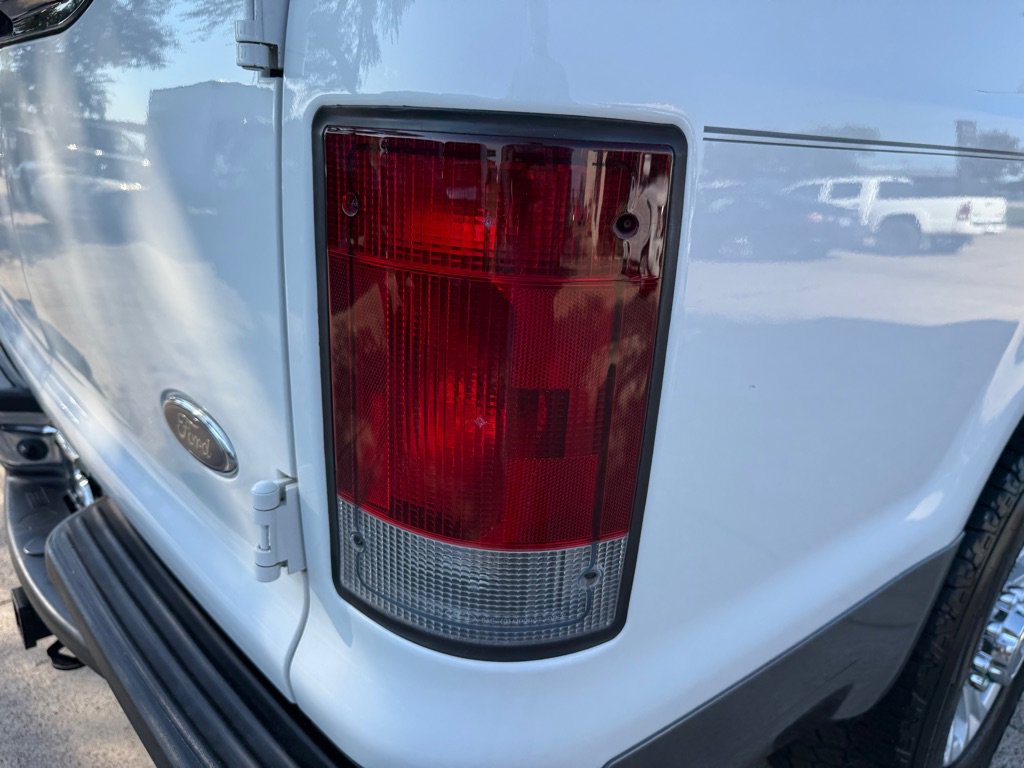 Used 2005 Ford Excursion XLT image 9