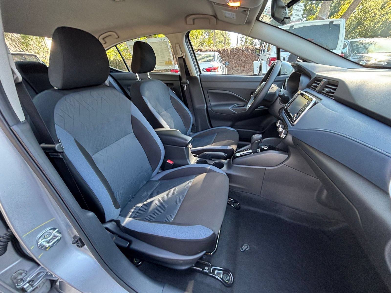 Used 2025 Nissan Versa SV FWD image 33