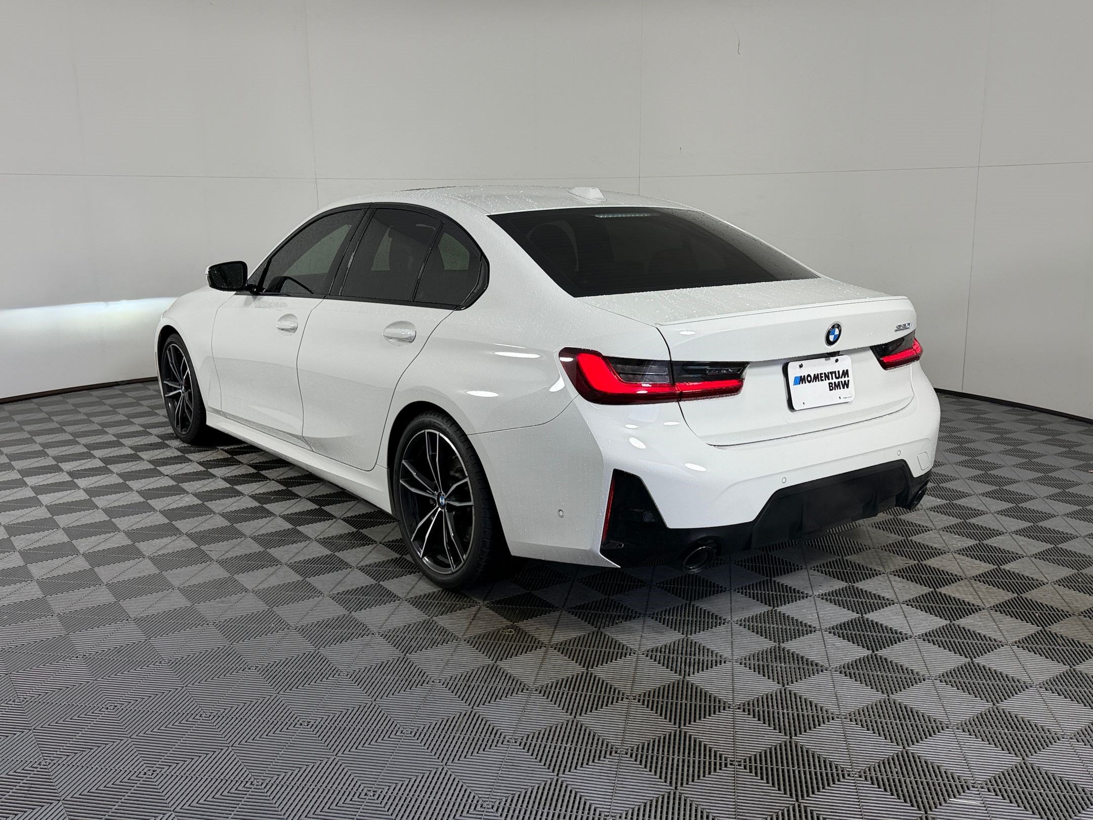 Used 2023 BMW 330i Sedan w/ M Sport Package RWD image 3