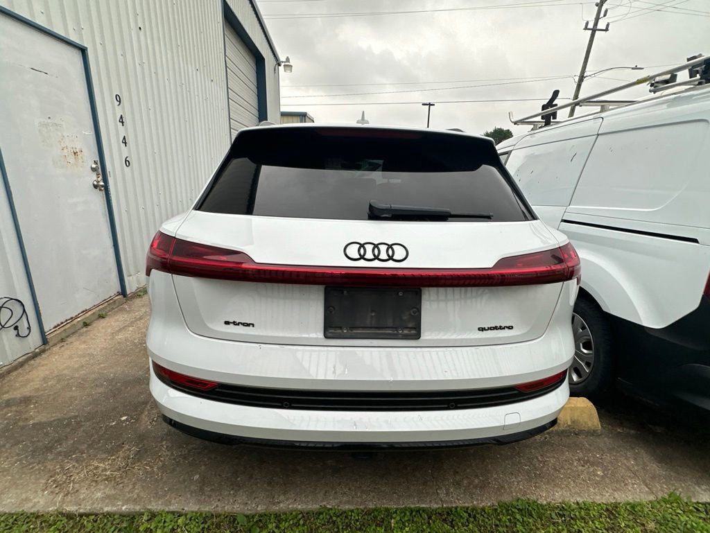 Used 2022 Audi e-tron Premium AWD/4WD image 5